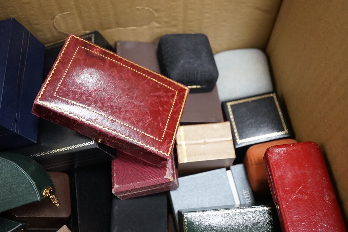 A quantity of assorted jewellery boxes.